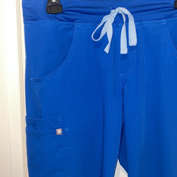 FIGS - Picture 2 of 12